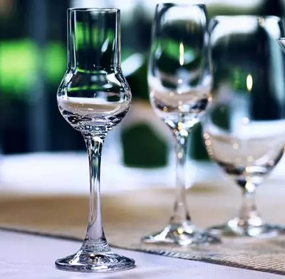 如何挑選適合各種酒類的酒杯？從基礎(chǔ)知識(shí)到搭配技巧一網(wǎng)打盡！